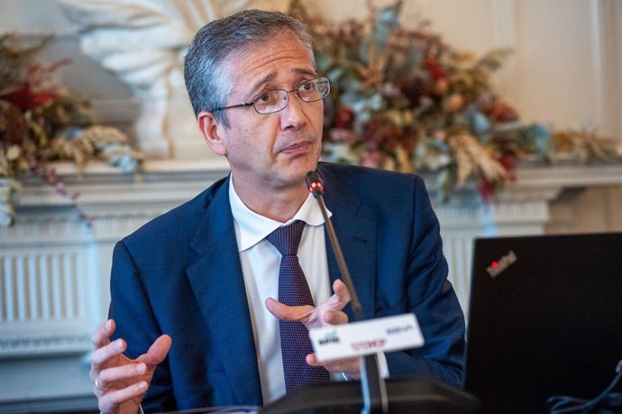 Archivo - Pablo Hernández de Cos, Gobernador del Banco de España, durante su intervención en el curso de verano organizado por la APIE en la UIMP de Santander.
