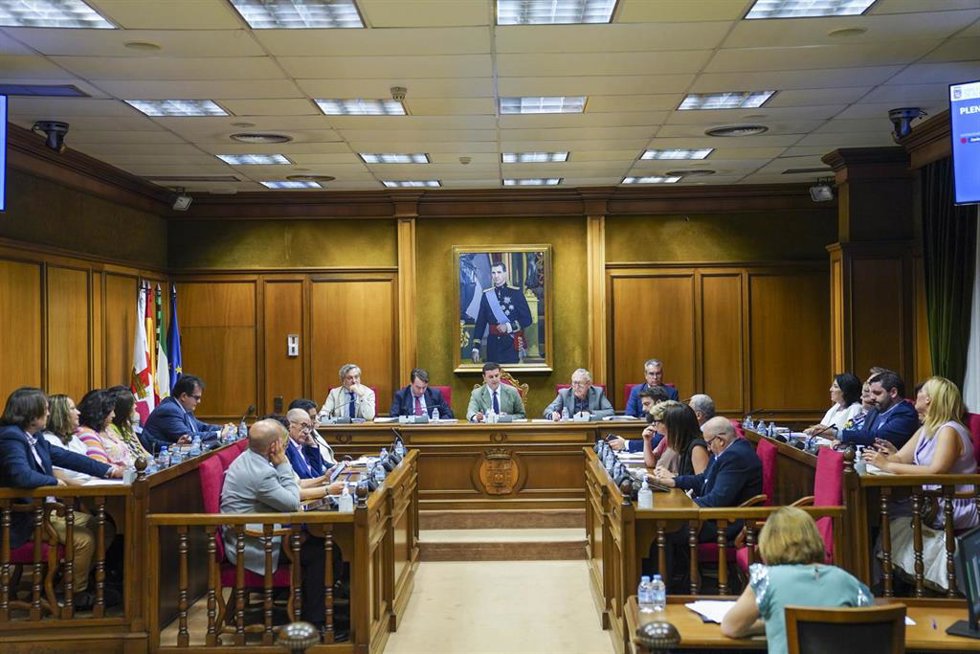 Archivo - Sesión plenaria en la Diputación de Almería en una imagen de archivo. 