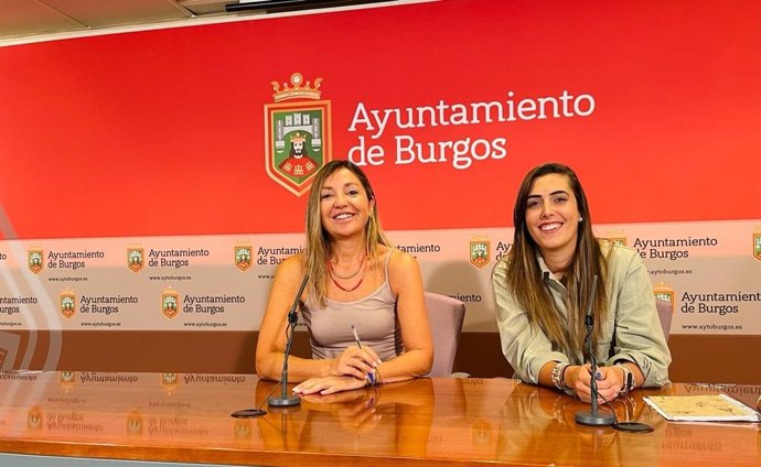 La portavoz y la concejal del Grupo Municipal Popular Carolina Blasco y Andrea Ballesteros, respectivamente.