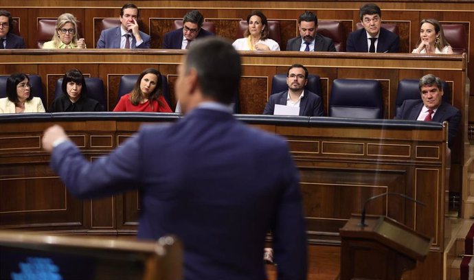 Archivo - El presidente del Gobierno, Pedro Sánchez, interviene en una sesión de control, en el Congreso 