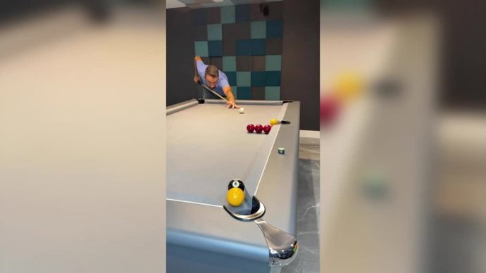 La increíble habilidad al billar de este londinense con miles de seguidores