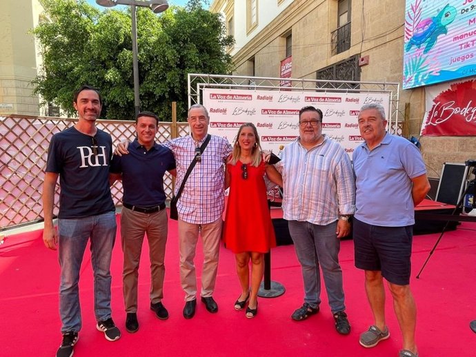 El presidente de la Diputación junto con el periodista deportivo Ambrosio Sánchez en la Feria de Almería.