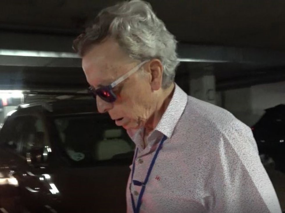 José Ortega Cano sale de una visita médica