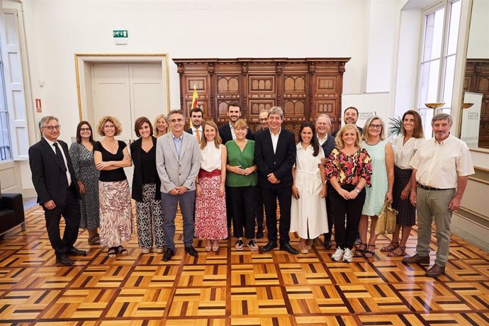 La consellera de Cultura, Natlia Garriga, se reúne con representantes de las 14 empresas distinguidas con el Segell d'Empresa Compromesa amb la Cultura (SECC) otorgado por la Fundació Catalunya Cultura