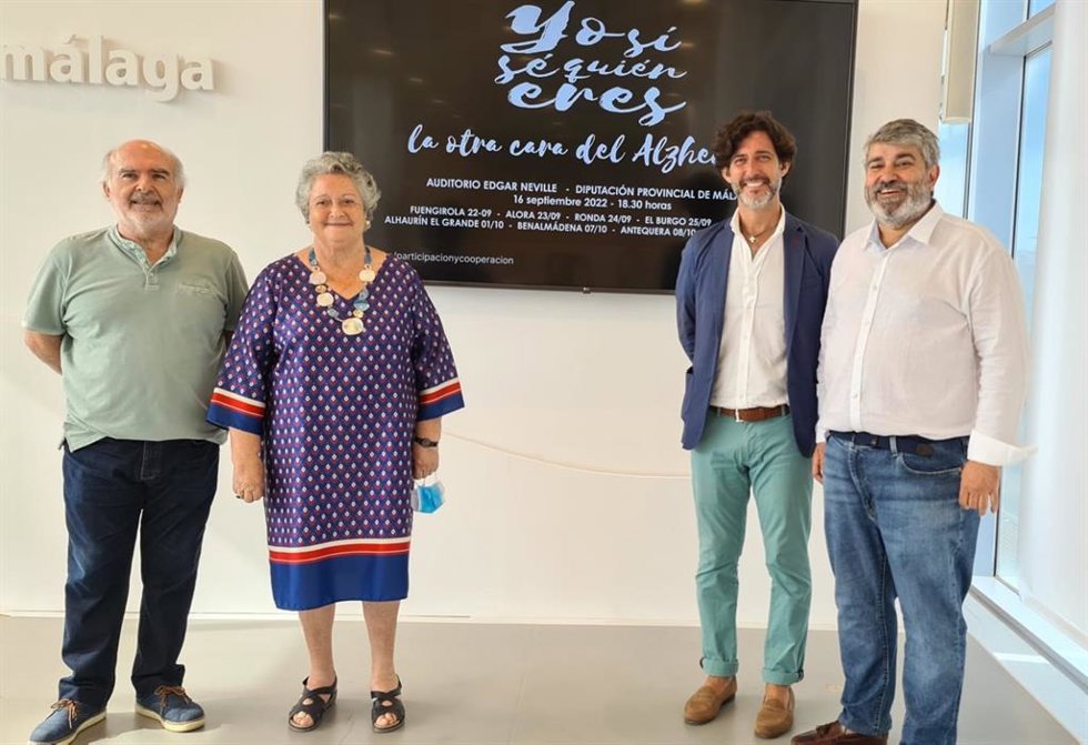 El diputado de Mayores y Tercer Sector, Francisco José Martín, presenta el programa de representaciones de la obra de teatro 'Yo sí sé quién eres. La otra cara del Alzheimer', de la compañía Caja de Grillos-Teatro Social