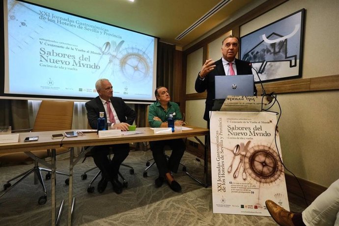 El consejero de Turismo, Cultura y Deporte, Arturo Bernal.