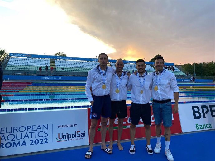 El cuarteto formado por los hermanos Mikel e Iñaki Bildosola, David Juiz y Germán Zubiaur perteneciente al Swin Camp Getxo que ha participado en los Campeonatos de Europa masters Roma 2022.