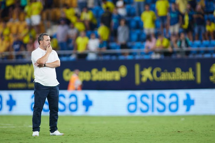 Sergio Gonzalez, coach of Cadiz, laments during the spanish league, La Liga Santander, football match played between Cadiz CF and Athletic Club at Nuevo Mirandilla stadium on August 29, 2022, in Cadiz, Spain.