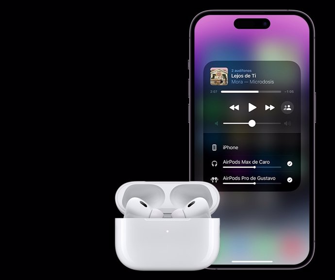 Imagen promocional de los nuevos AirPods Pro de Apple junto a un iPhone.