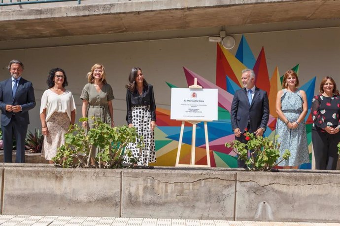 La Reina Letizia y el presidente de Canarias, Ángel Víctor Torres (c), en la inauguración del curso escolar en Los Llanos de Aridane
