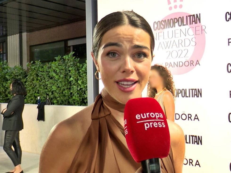 VIOLETA MANGRIÑÁN