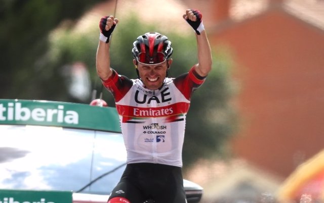 Archivo - El ciclista polaco Rafal Majka triunfa en la etapa 15 de La Vuelta.