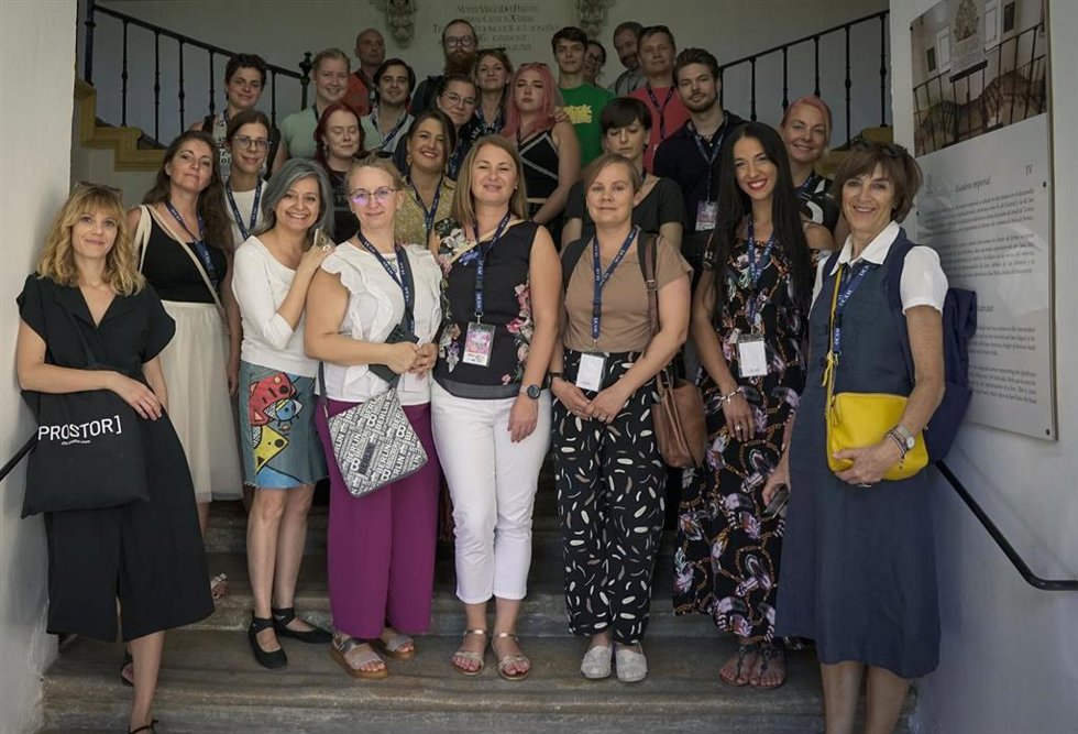 Imagen de los artistas y profesores que han participado en el proyecto europeo Refresh+ celebrado en la UCAM