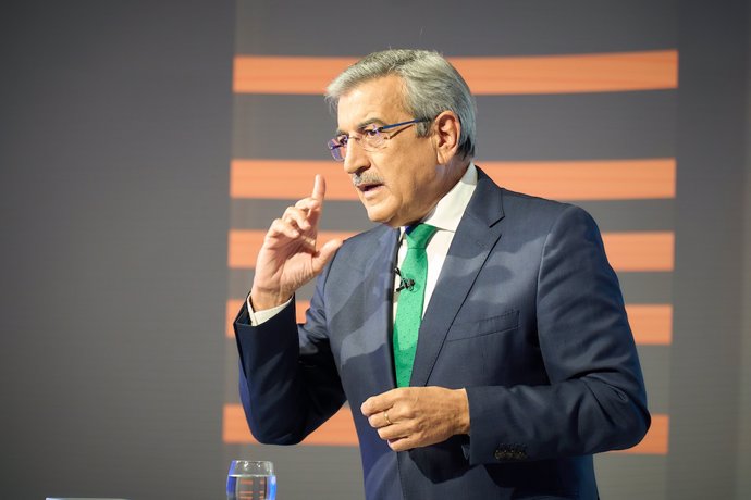 El vicepresidente del Gobierno de Canarias, Román Rodríguez, en un foro económico organizado por 'Diario de Avisos' y 'El Español'