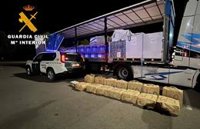 A prisión el conductor de un camión y su acompañante por transportar 420 kilos de hachís
