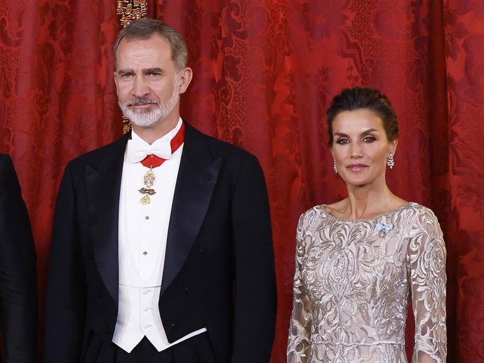 Rey Felipe.- Los Reyes y Sánchez presentarán esta tarde sus condolencias al embajador de Reino Unido por la muerte de Isabel II