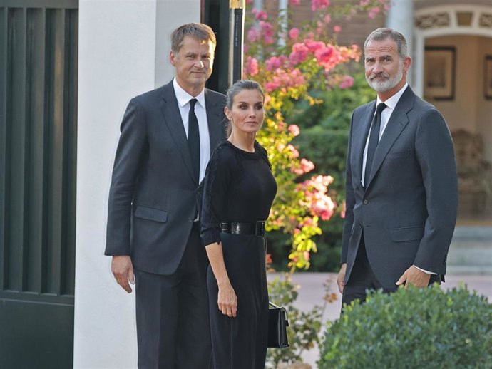 LOS REYES ACUDEN AL DOMICILIO DEL EMBAJADOR DEL REINO UNIDO EN MADRID PARA TRASLADARLE SUS CONDOLENCIAS