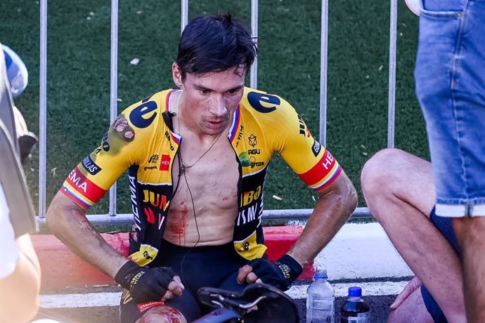 El ciclista esloveno Primoz Roglic tras su caída en La Vuelta 2022