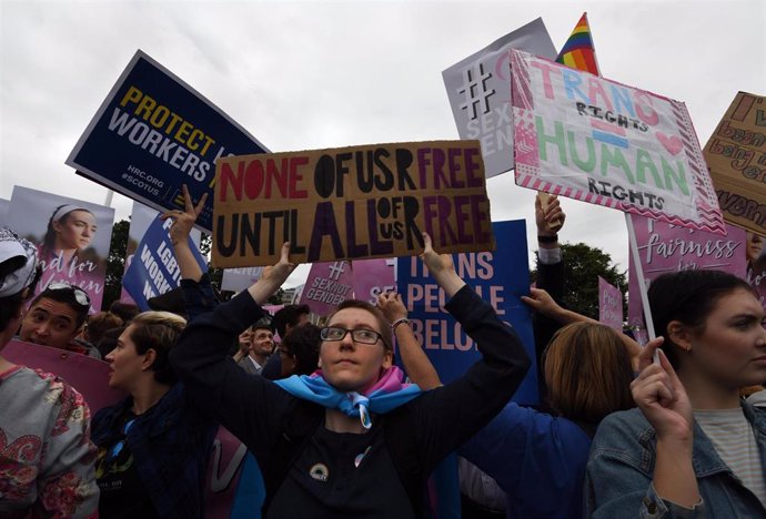 Archivo - Manifestantes protestan en una marcha por los derechos LGBT en Washington, Estados Unidos