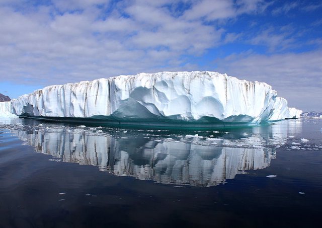 Archivo - Iceberg en el Ártico