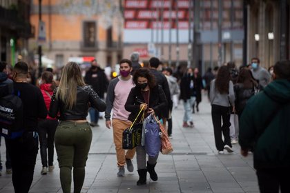 Comerciantes de Barcelona instan a el acuerdo ante el último de tiendas abiertas