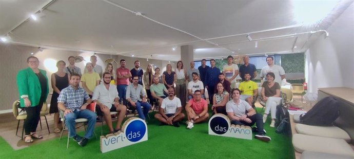 Participantes y formadores del programa 'Albañiles digitales'.