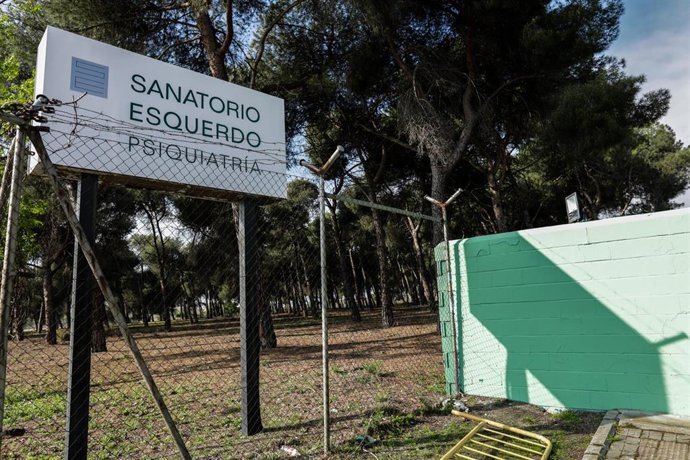 Archivo - Cartel del Sanatorio Esquerdo