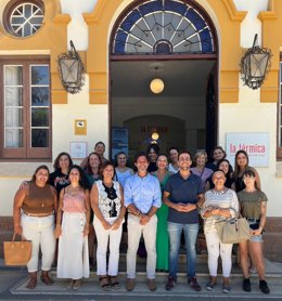 Reunión de la Diputación con las monitoras de los telleres para mayores