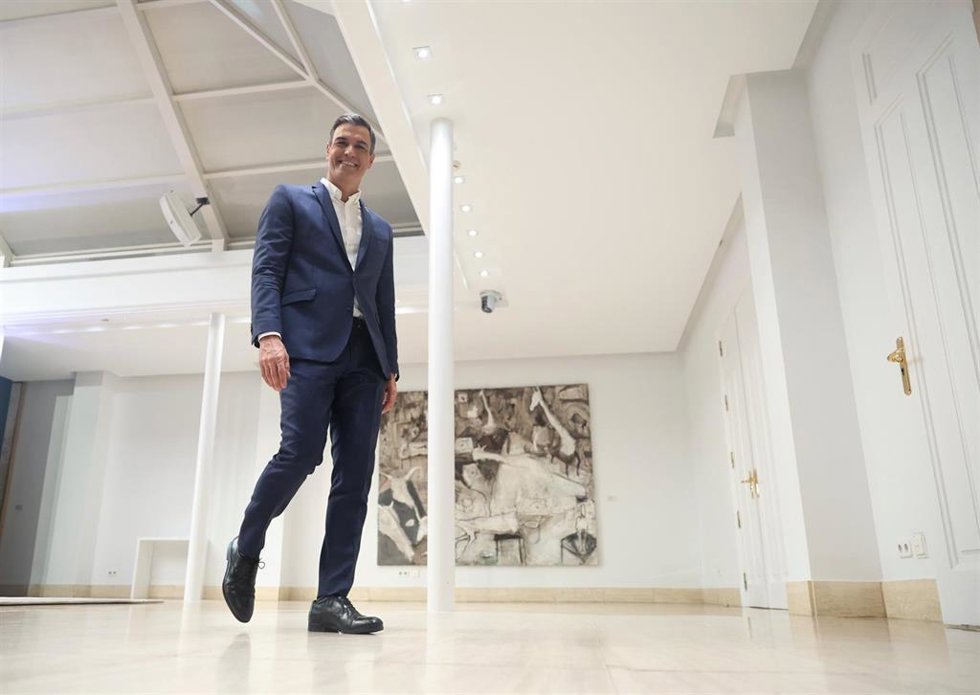 Archivo - El presidente del Gobierno, Pedro Sánchez, a su salida del Complejo de La Moncloa, tras presentar el primer informe de rendición de cuentas 2022 del Gobierno de España, a 29 de julio de 2022, en Madrid (España). El presidente del Gobierno hace