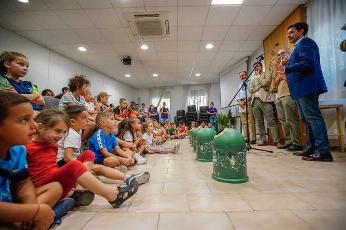 El Ayuntamiento de Granada destaca un aumento del 38 por ciento del reciclado de vidrio en la ciudad