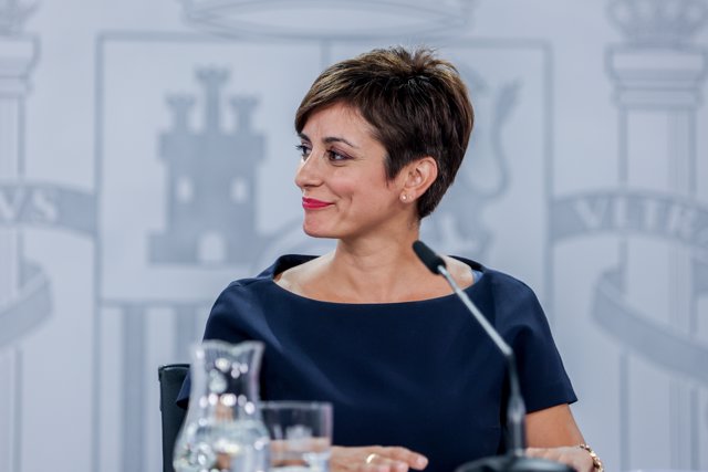 La ministra de Política Territorial y portavoz del Gobierno, Isabel Rodríguez, comparece en una rueda de prensa, en La Moncloa, a 6 de septiembre de 2022, en Madrid (España). 