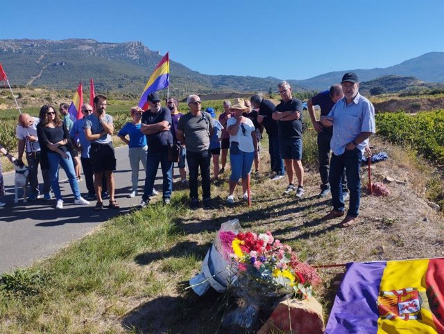 Ezker Anitza-IU e Izquierda Unida La Rioja rinden homenaje a los fusilados en Labastida