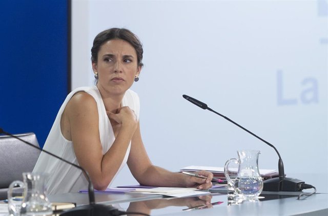La ministra de Igualdad, Irene Montero, en una rueda de prensa posterior a la reunión del Consejo de Ministros, en el Palacio de La Moncloa, a 30 de agosto de 2022, en Madrid  (España). 