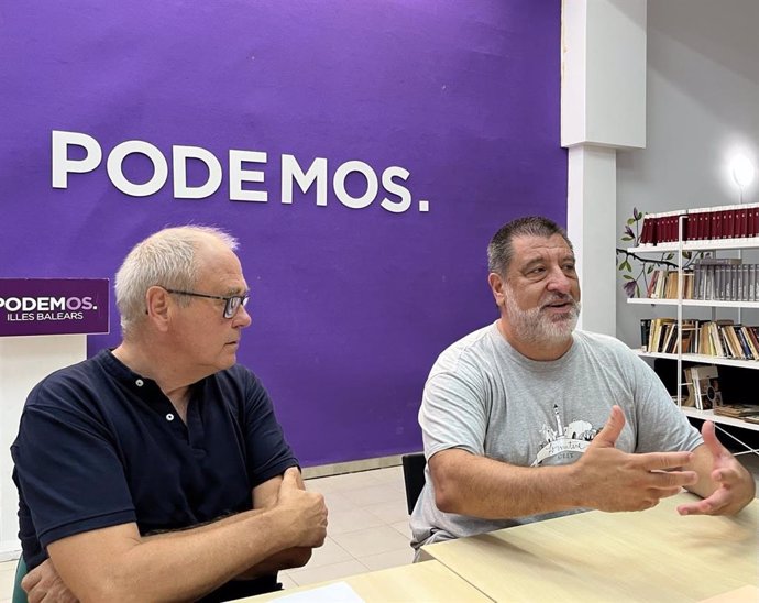 El portavoz de Podemos Palma, Jesús Jurado, junto al director general de Consumo del Govern, Félix Alonso.