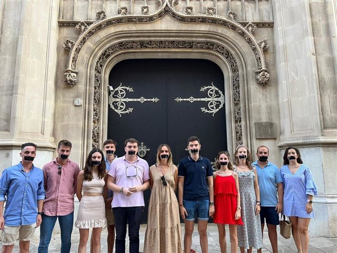NNGG de Baleares protestan por el "silencio" del Consell con las menores tuteladas