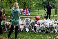 La Familia Real británica asiste a una misa privada cerca del Castillo de Balmoral