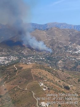 Incendio forestal delcarado en el paraje 'Los Alamillos' de Canillas de Albaida