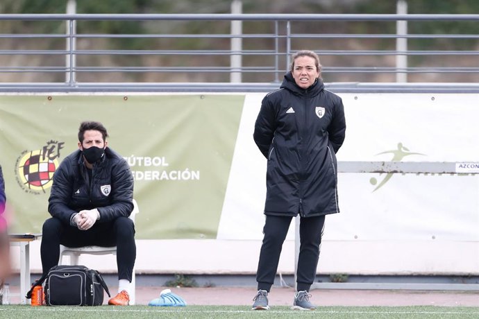 Archivo - Maria Pry, coach of Madrid CFF, looks on during the Spanish Women League, Primera Iberdrola, football match played between Rayo Vallecano and Madrid CFF at Ciudad Deportiva Rayo Vallecano on February 13, 2022, in Madrid, Spain.