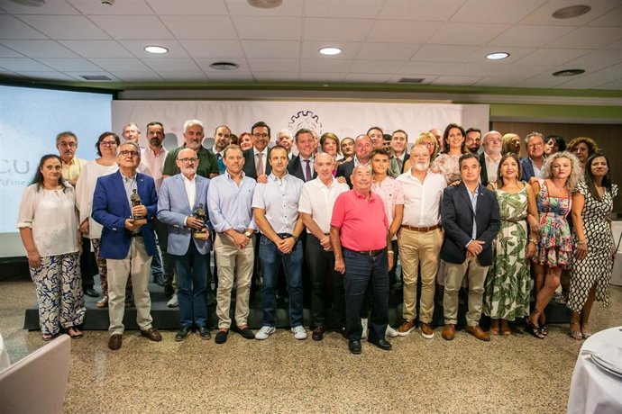 El presidente de C-LM, Emiliano García-Page, en la comida de hermandad de Aprecu