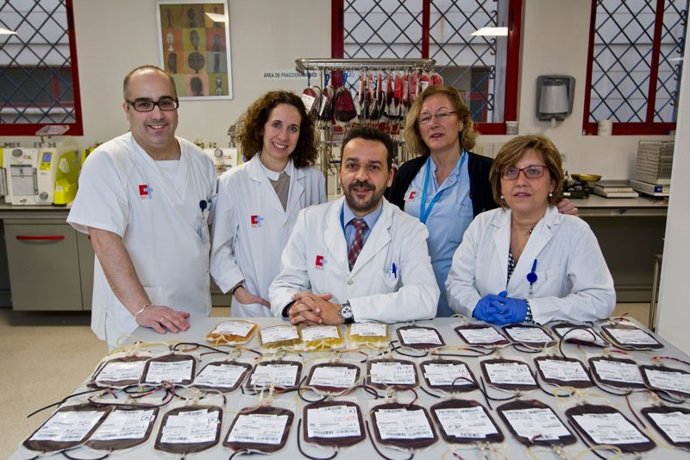 Archivo - José Luis Arroyo, en el centro de la imagen, con otros miembros del BSTC en una foto de archivo
