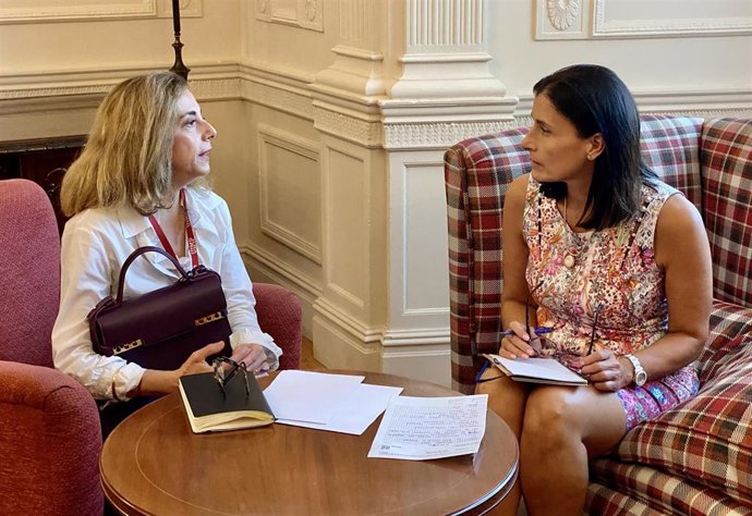 La alcaldesa, Gema Igual, con la secretaria general de Encatc, Giannalia Cogliandro Beyens