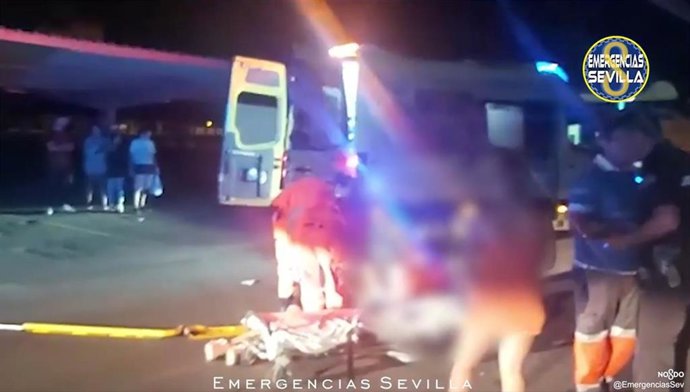 Joven herido grave en un accidente vial en un aparcamiento de un centro comercial de Sevilla Este
