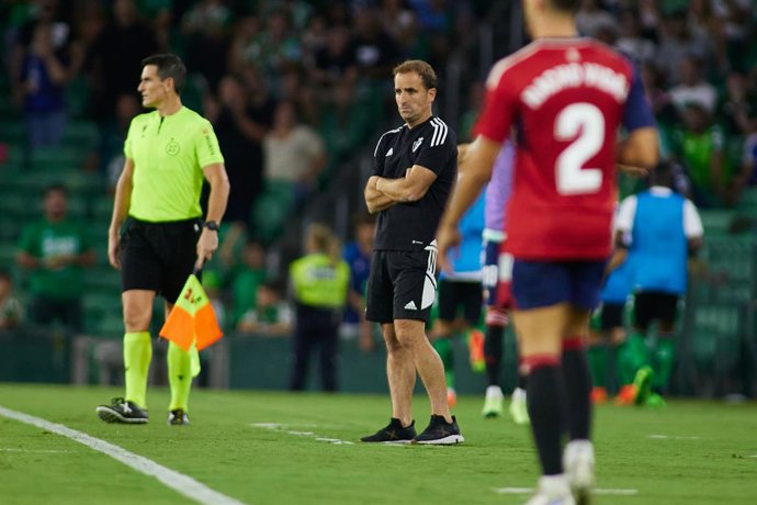 Jagoba Arrasate, head coach of Osasuna, looks on during the spanish league, La Liga Santander, football match played between Real Betis and CA Osasuna at Benito Villamarin stadium on August 26, 2022, in Sevilla, Spain.