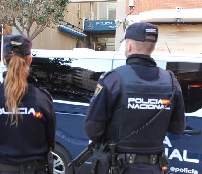 Nota De Prensa: "La Policía Nacional Detiene A Dos Hombres Tras Robar Dos Veces En La Misma Casa"