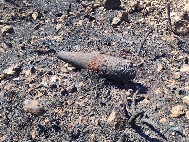 Proyectil de la guerra civil sin detonar encontrado durante los trabajos de extinción del incendio de Bejís