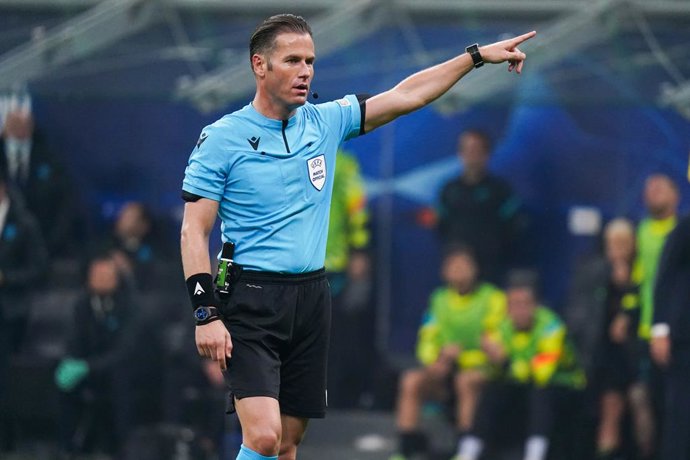 Archivo - The referee Danny Makkelie during the UEFA Champions League, Group D football match between FC Internazionale and FC Sheriff Tiraspol on October 19, 2021 at Giuseppe Meazza stadium in Milan, Italy - Photo Morgese-Rossini / DPPI