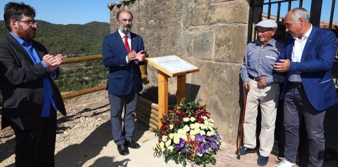 El Presidente de Aragón, Javier Lambán, asiste al homenaje dedicado al que fuera alcalde de El Frago, Juan Beamonte Palacios.