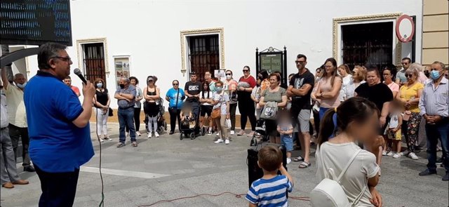 Archivo - Concentración en Morón por la desaparición del menor con discapacidad vecino del pueblo