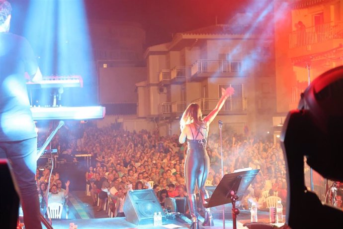 Concierto de Chenoa en Torrox por la celebración del Día del Turista