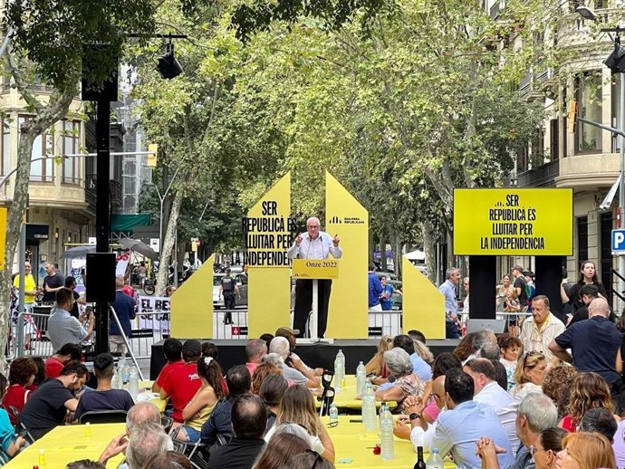 El líder d'ERC a l'Ajuntament de Barcelona, Ernest Margall, intervé en l'acte central d'ERC per la Diada al carrer del Bruc.